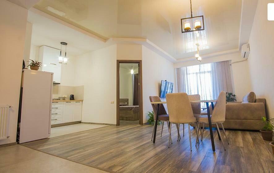 Tikas Home Апартаменты Tbilisi Ngoại thất bức ảnh
